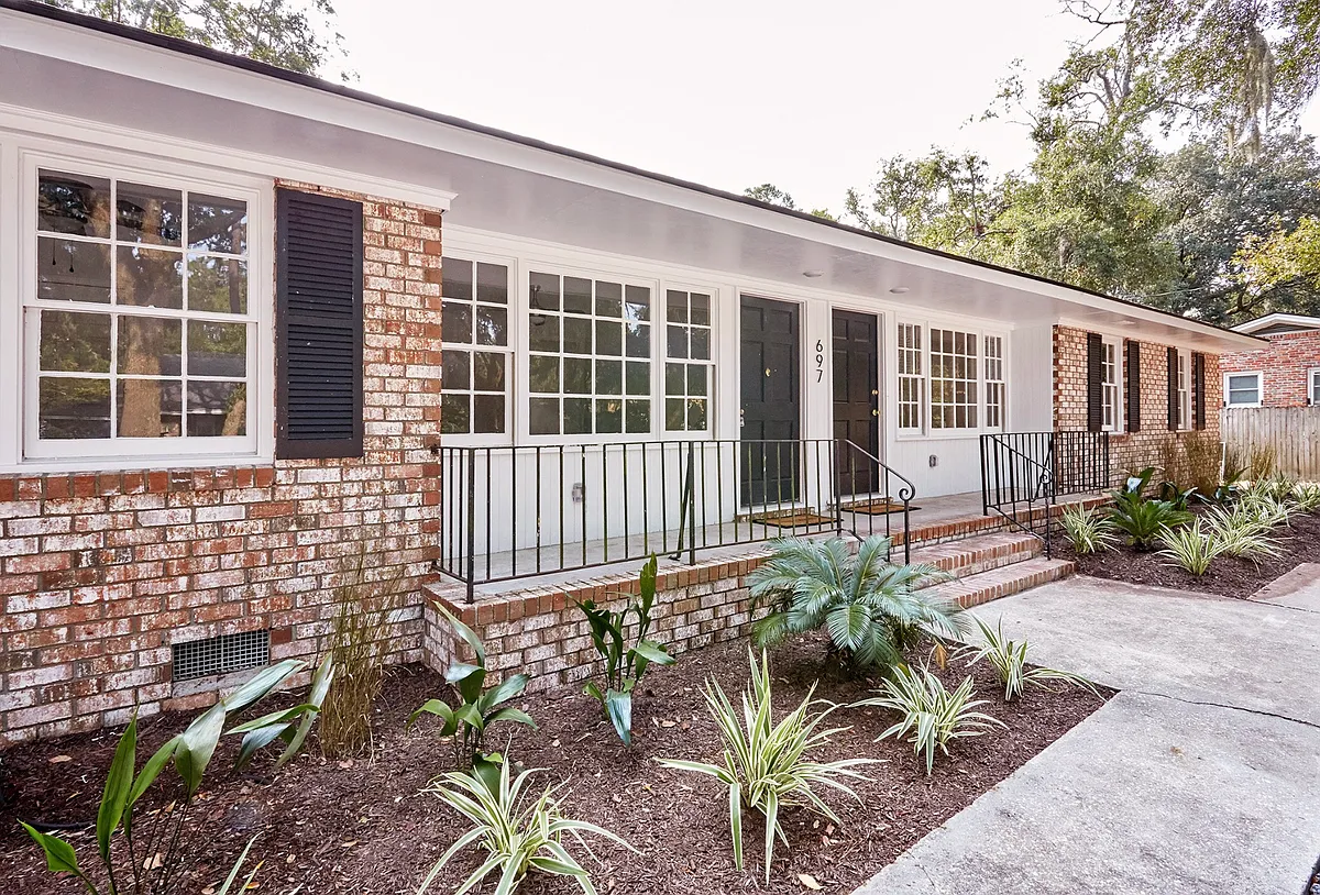 Building Photo - 697 Fort Johnson Rd #B