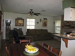 3rd image of 402 Jansen Dr