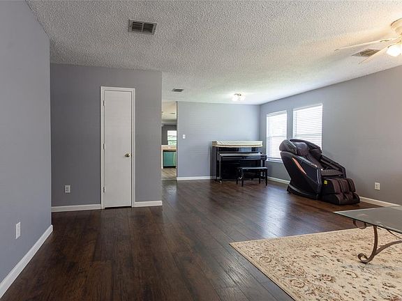 5th image of 3104 Valley Crest Dr
