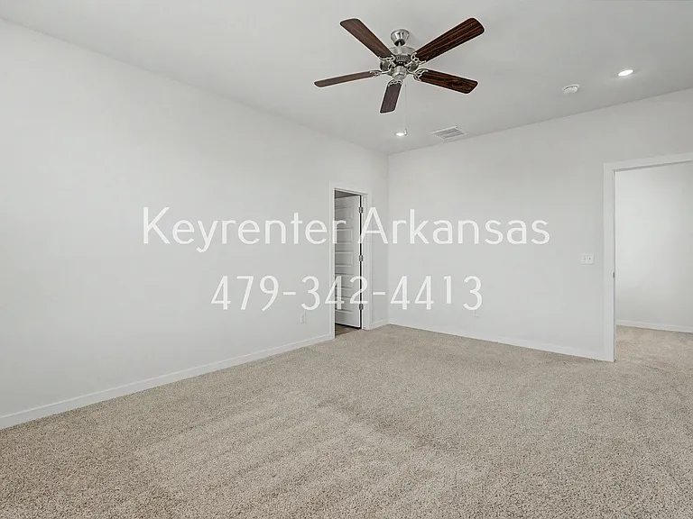 4808 Planetree St — Photo 14