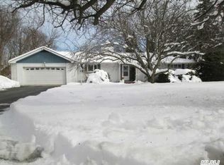 12 Thorman Ln, Huntington, NY 11743