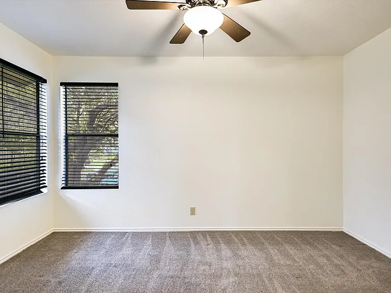 3500 Larchmont Cv #B — Photo 12