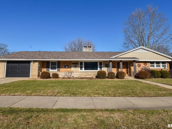 307 Walnut St, Washington, IL 61571