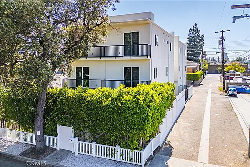 4445 Auckland Ave Photo 1