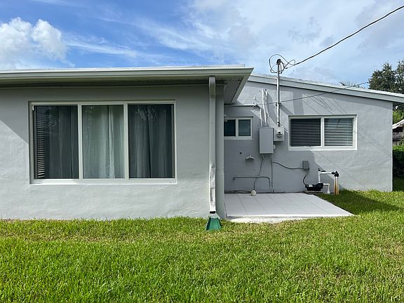 2nd image of 3540 SW 14th St