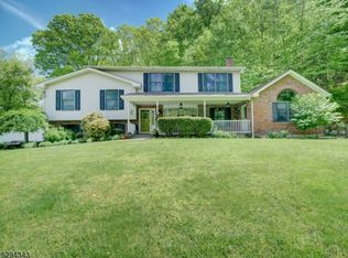 64 Grayrock Rd, Clinton, NJ 08809