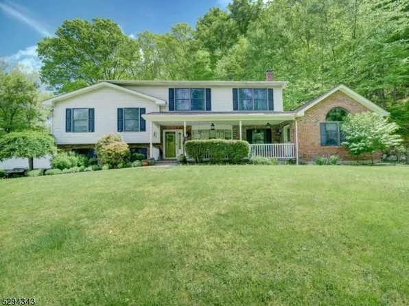 64 Grayrock Rd, Clinton Twp., NJ 08809