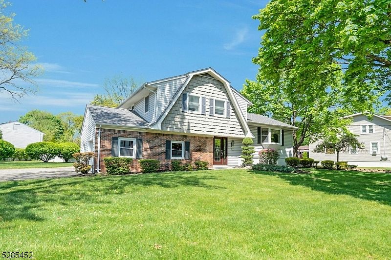 1st image of 128 Weinmanns Blvd