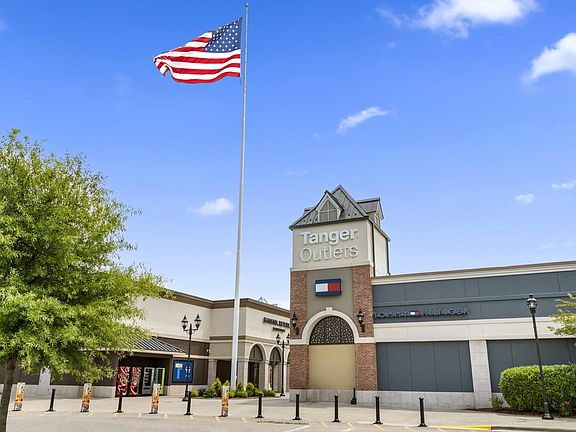 Near Tanger R Outlets