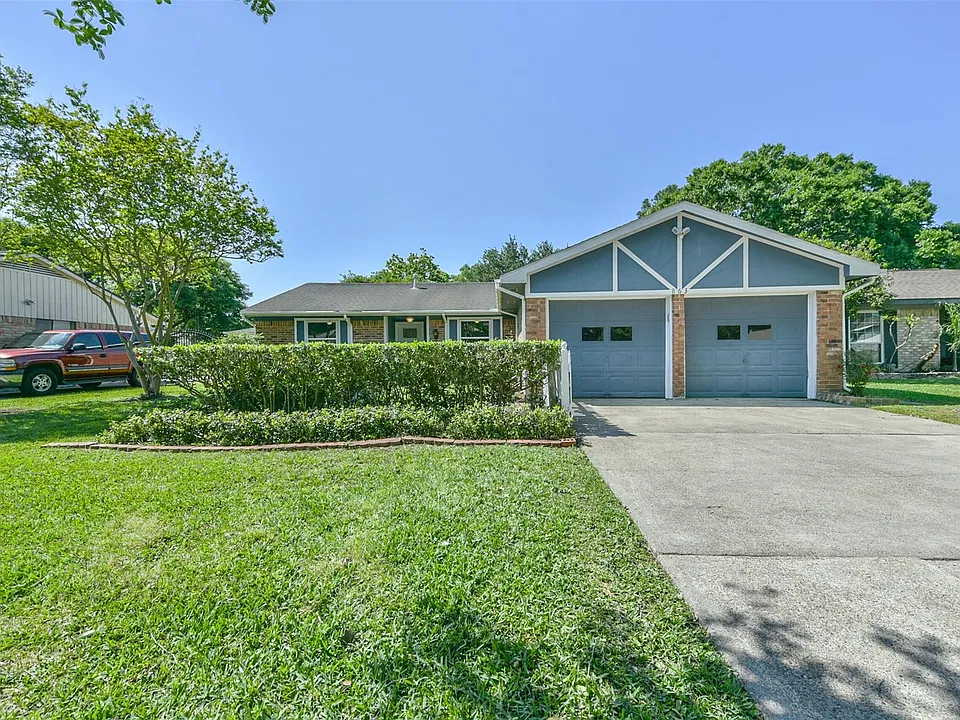 863 Seamaster Dr