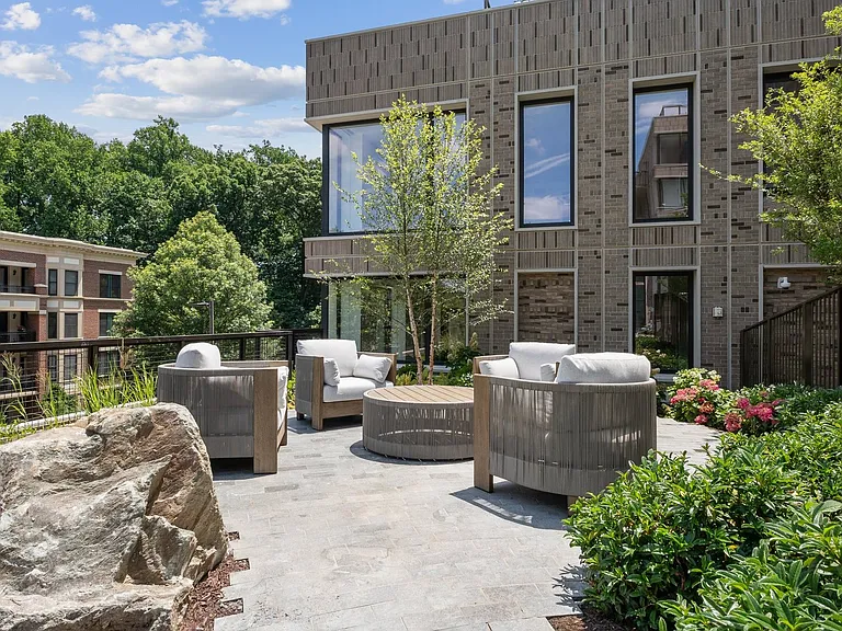 Enjoy beatiful landscape in your courtyard
