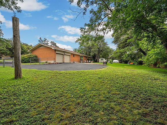 3rd image of 9609 Fair Cir