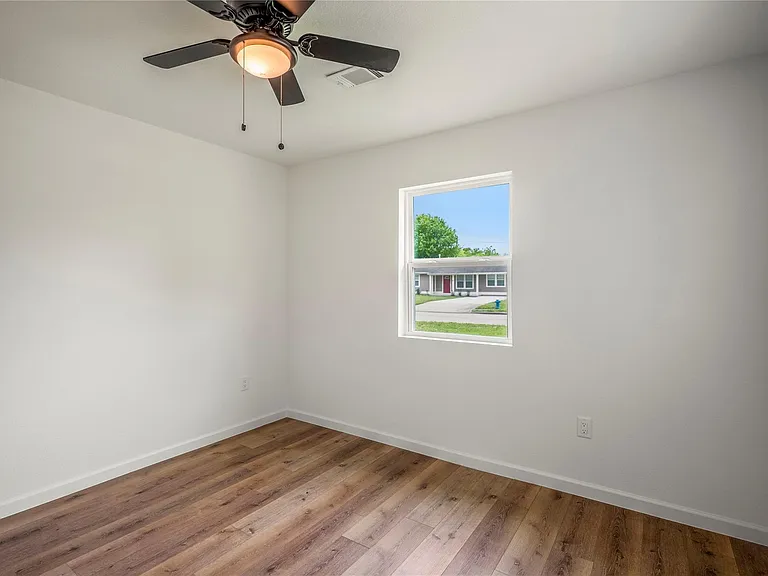 3923 Alsace St — Photo 20
