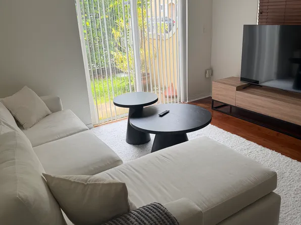 2082 NE 167th St APT 3, North Miami Beach, FL 33162
