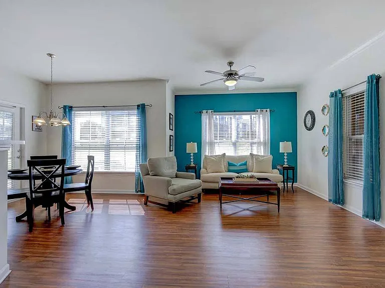 Ethan Pointe Apartments — Photo 13