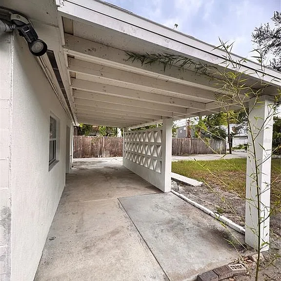 209 W Emily St — Photo 3