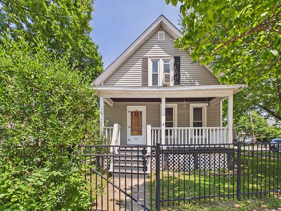 1st image of 952 Larkin Ave