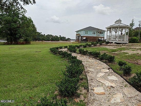 1st image of 704 Holly Hills Dr
