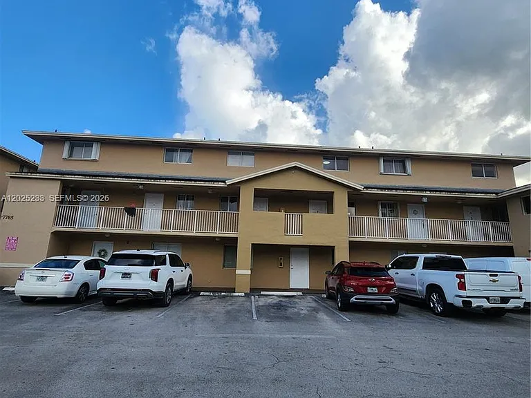 7785 W 30th Ct #F-203 — Photo 2