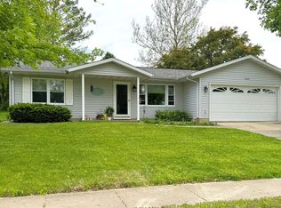 1004 N Hill Dr, Dixon, IL 61021