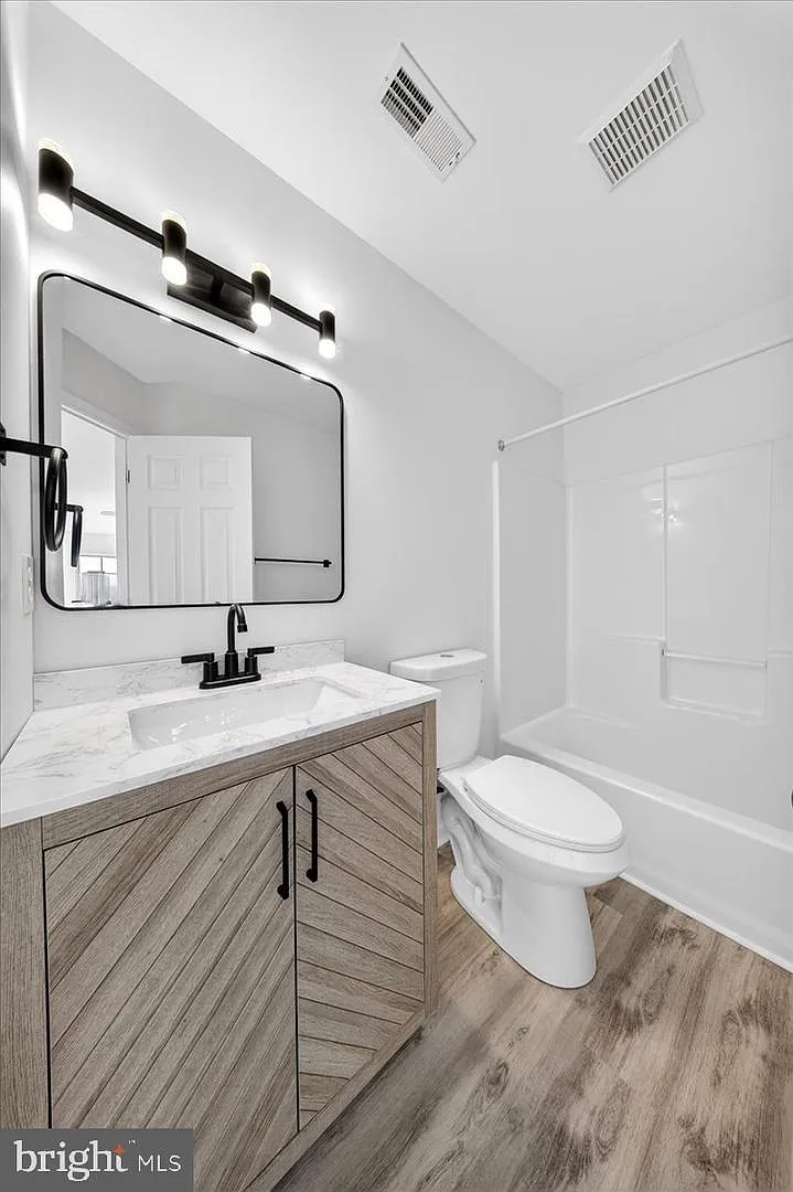 4 bed, 1919 sqft, $2,500 — Photo 4