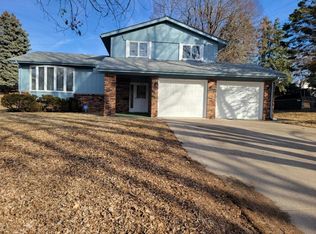 1117 Coach Rd, Papillion, NE 68046