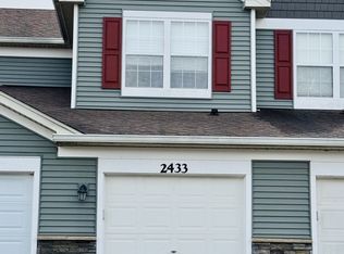 2433 Golf Ridge Cir, Naperville, IL 60563