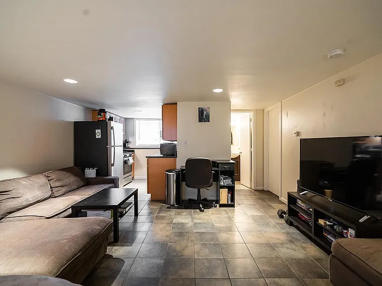 2 Hingham St #8B — Photo 5