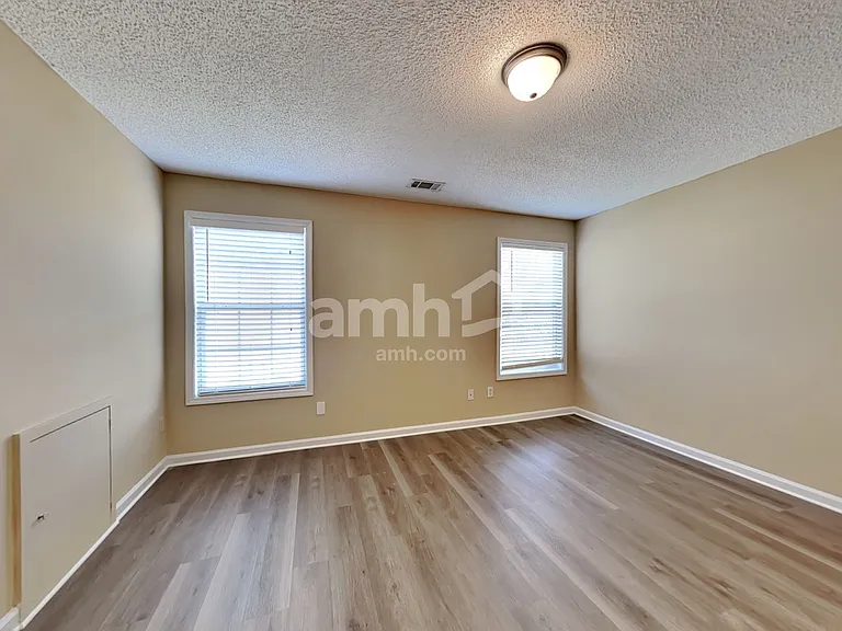 447 The Gables Dr — Photo 17