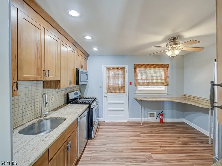 50 Auburn Rd — Photo 11