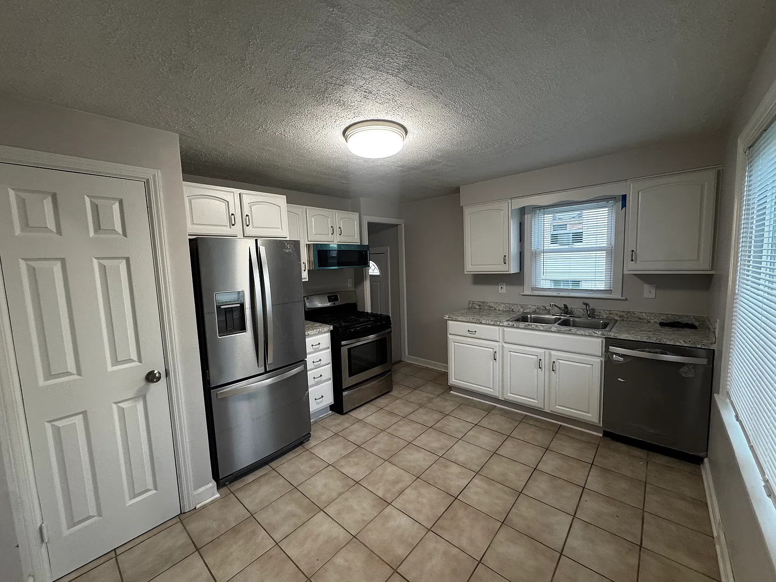 3 bed, 1248 sqft, $1,500 — Photo 2