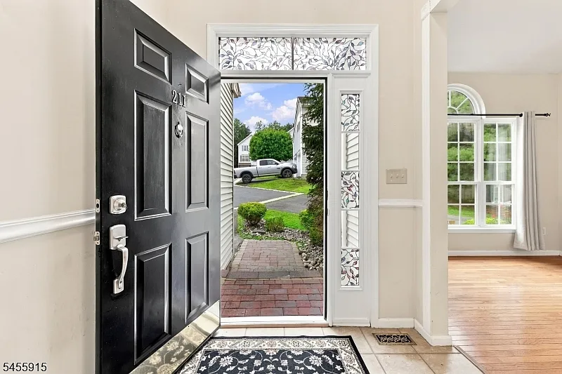 4 bed, 4.0 bath, $3,600 — Photo 4