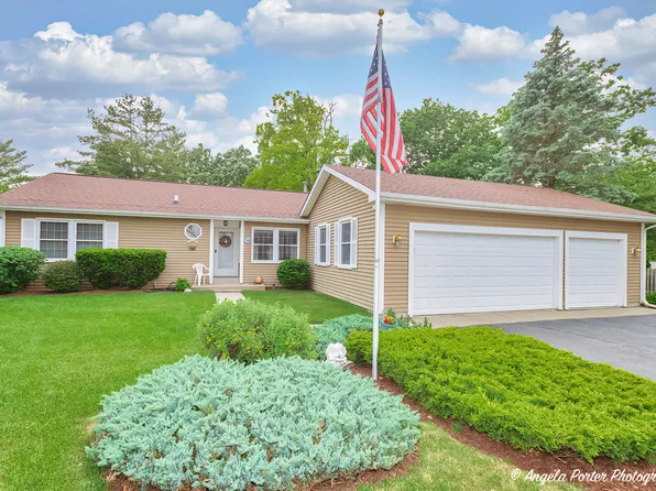 326 Oak Hill Ct, Antioch, IL 60002