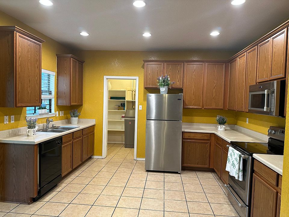 1st image of 8259 Elm Glade