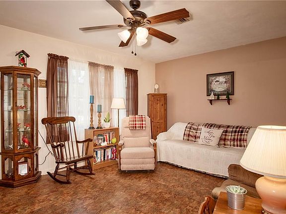 4th image of 1805 E Linda St