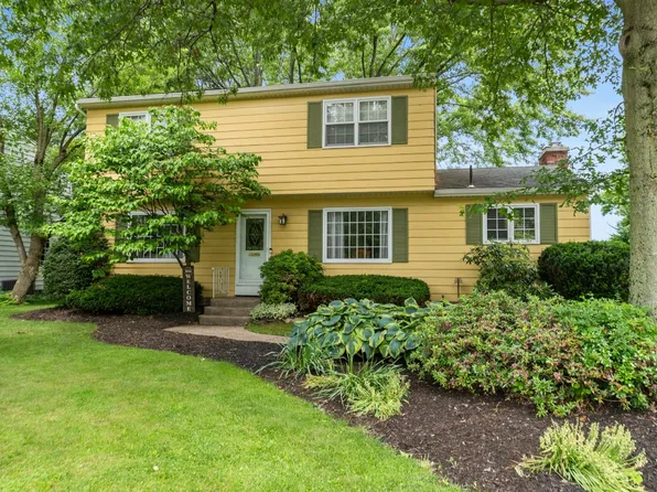 636 E Grandview Blvd, Erie, PA 16504