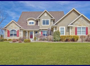 2355 Stonehedge Dr, Hartford, WI 53027