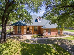 209 Oak Creek Cir, Springtown, TX 76082
