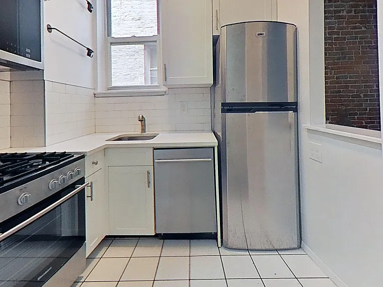 214 E 85th St #4D — Photo 3