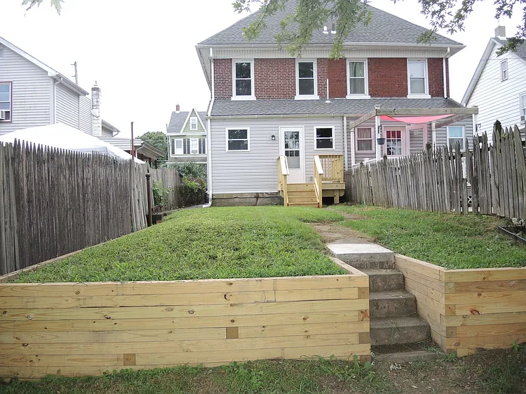 1107 W Lincoln St — Photo 17