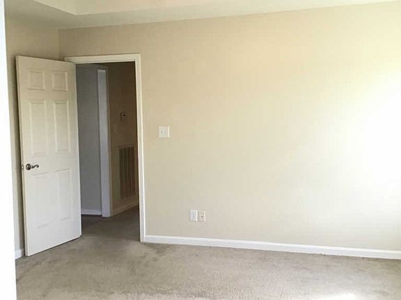 4th image of 734 Brownsville Ct