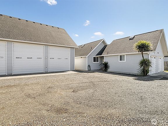 4th image of 964 Attu Court SW