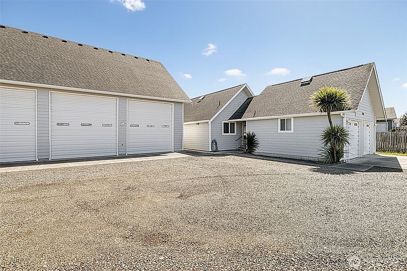 4th image of 964 Attu Court SW