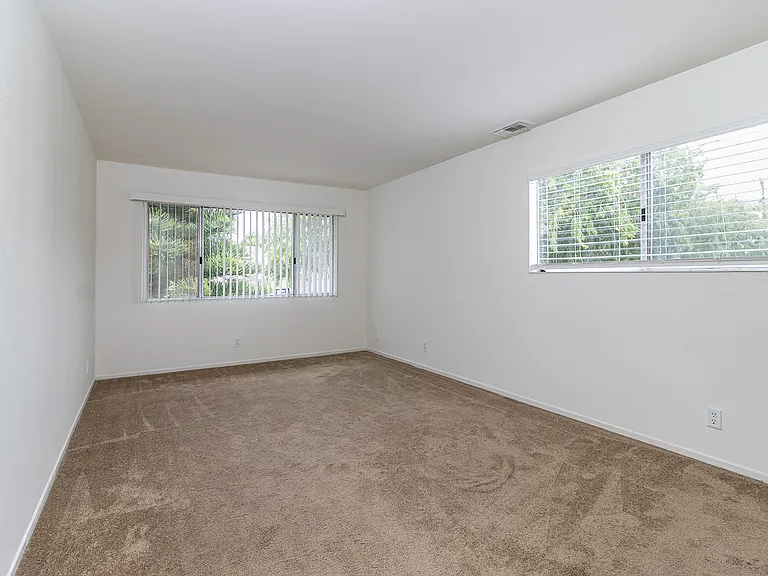 4130 Vinton Ave — Photo 6