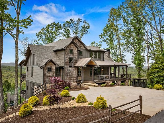 3rd image of 802 Overlook Rd