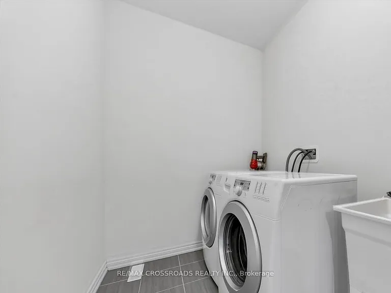 5 Thelma Dr — Photo 7