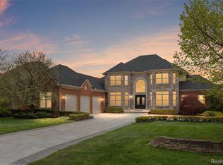 10751 Stoney Point Dr, South Lyon, MI 48178