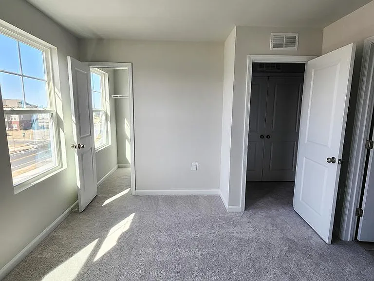 2431 Kasota Ln — Photo 44