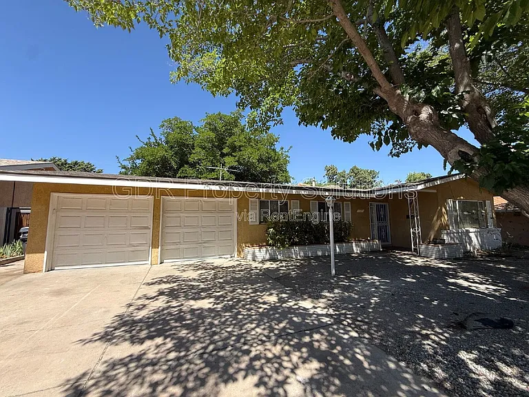 1317 Espanola St NE — Photo 2