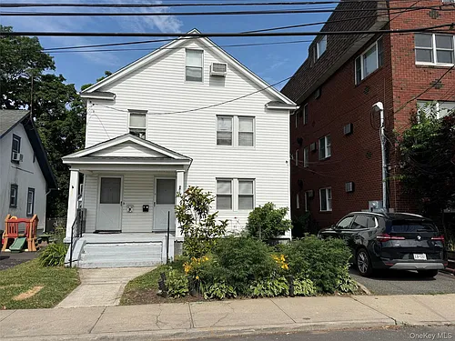 1082 Lynn Pl Photo 1